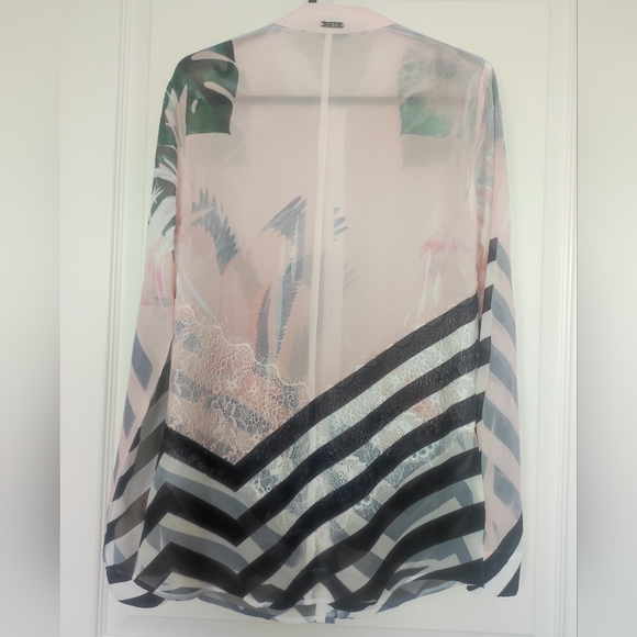 Guess Blouse - Picture 10 of 11